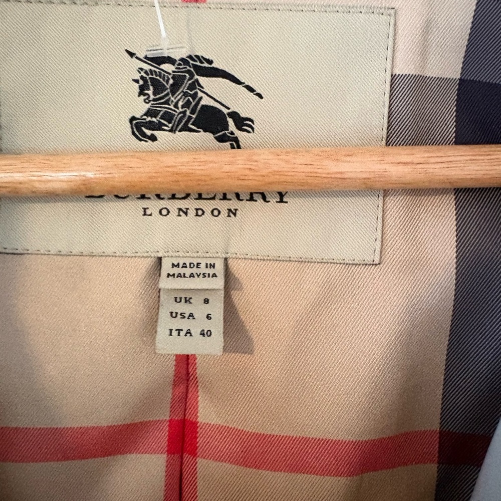 Burberry Classic Tan Trench rain Coat - Picture 10 of 11